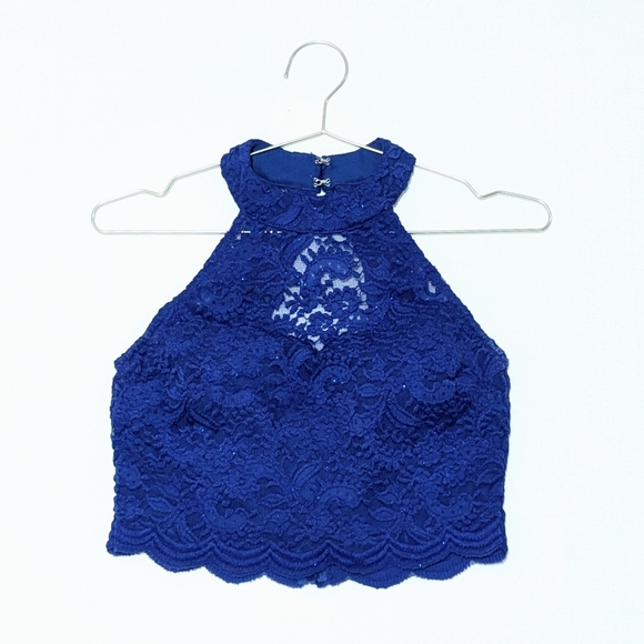 City Vibes | Vintage | Y2K | Lace | Crop | Halter Neck | Scalloped | Retro - Picture 2 of 6